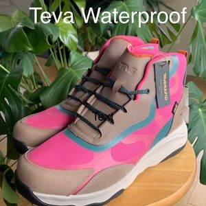 Teva hiking Geotrecca RP Caribou / Carmine Mens 11.5 Women’s size 14